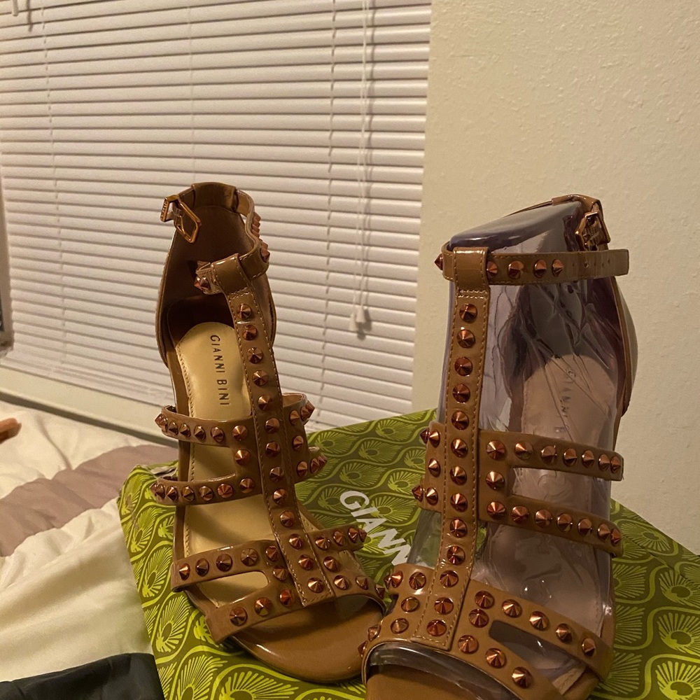 Heels - Picture 2 of 3